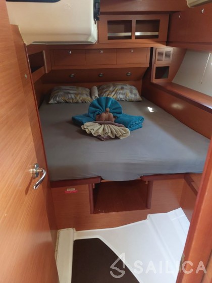 Dufour 520 GL - Yacht Charter Sailica