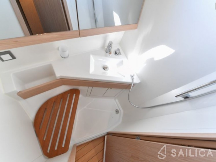 Oceanis 46.1 - Yacht Charter Sailica