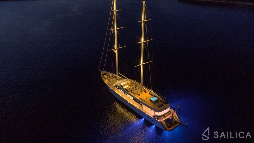 MS Custom Line - Yacht Charter Sailica