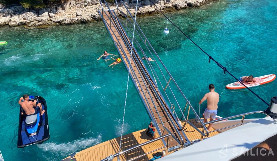 MS Custom Line - Yacht Charter Sailica
