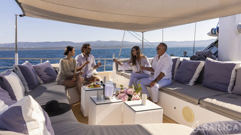 MS Custom Line - Yacht Charter Sailica