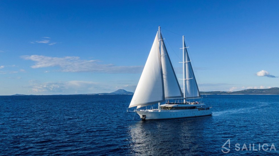 MS Custom Line - Yacht Charter Sailica