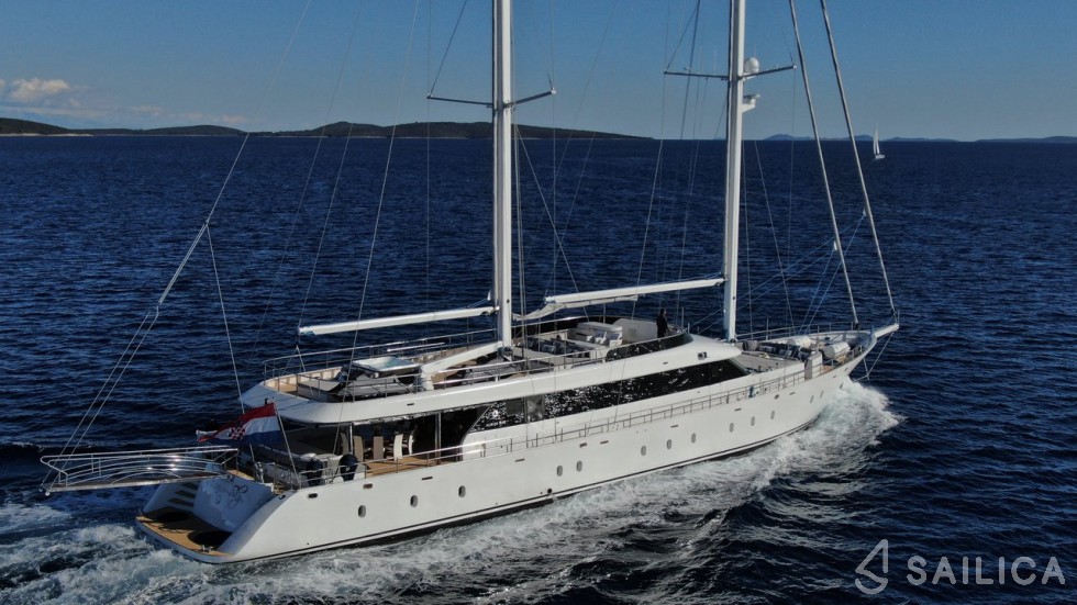 MS Custom Line - Yacht Charter Sailica