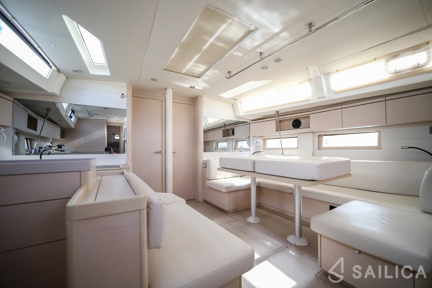 Oceanis 51.1 - Yacht Charter Sailica