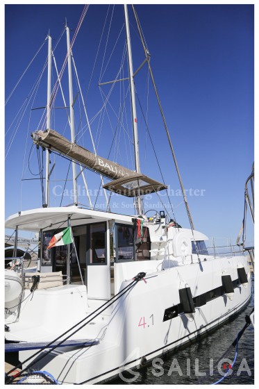 Bali 4.1 - Yacht Charter Sailica