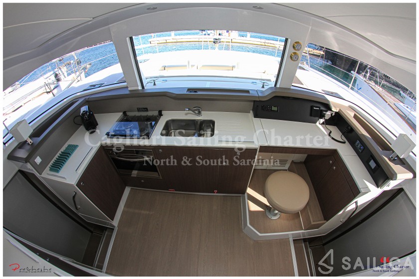 Bali 4.1 - Yacht Charter Sailica