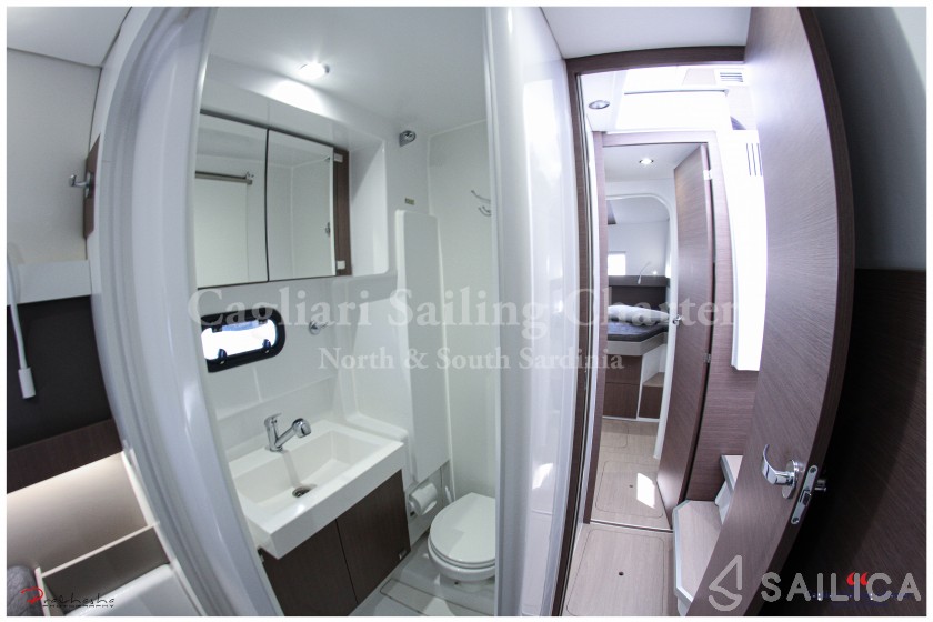 Bali 4.1 - Yacht Charter Sailica