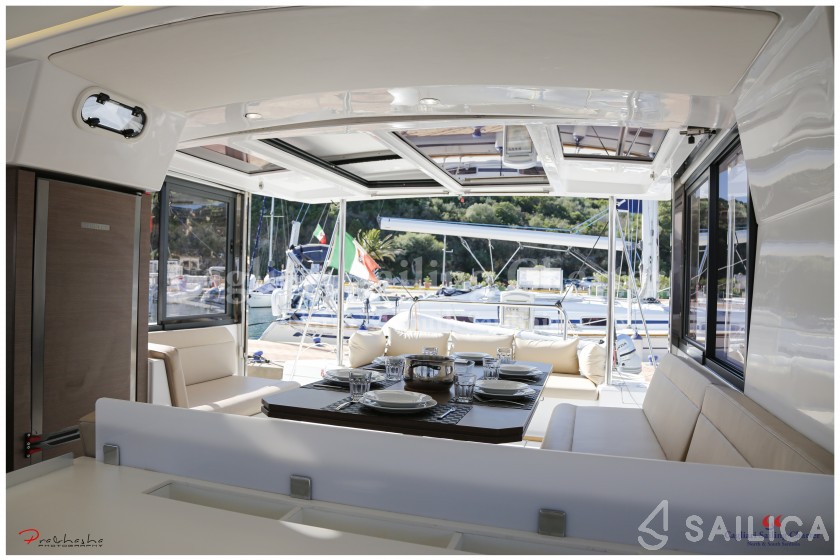 Bali 4.1 - Yacht Charter Sailica