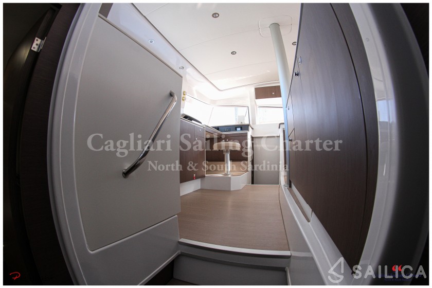 Bali 4.1 - Yacht Charter Sailica