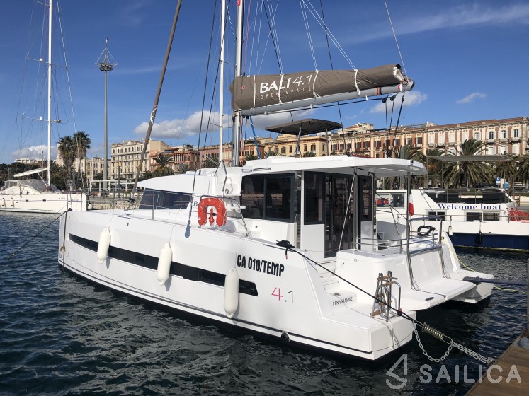 Bali 4.1 - Yacht Charter Sailica