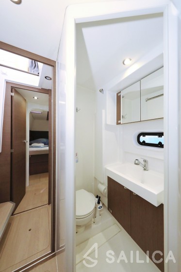 Bali 4.1 - Yacht Charter Sailica
