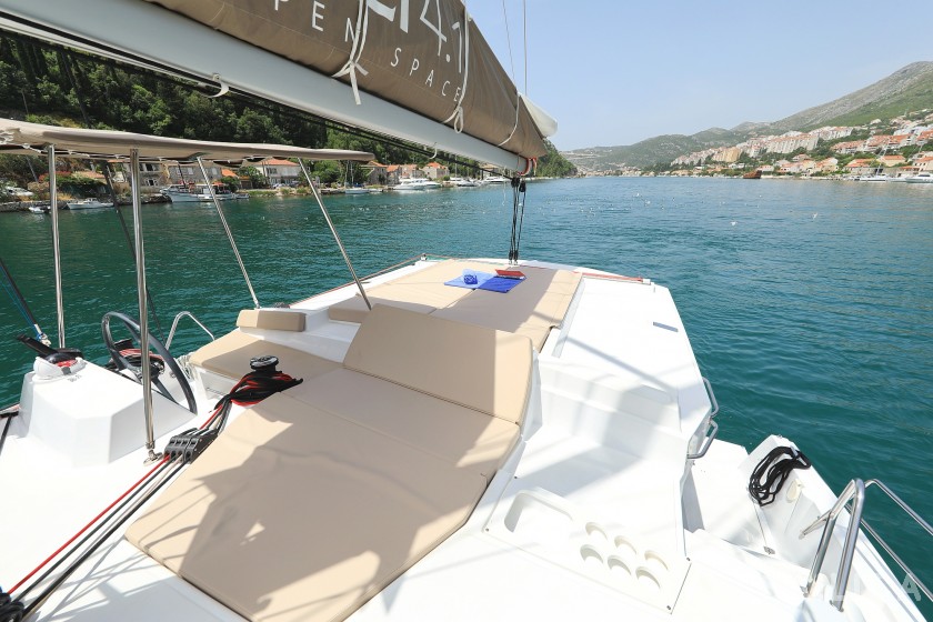 Bali 4.1 - Yacht Charter Sailica
