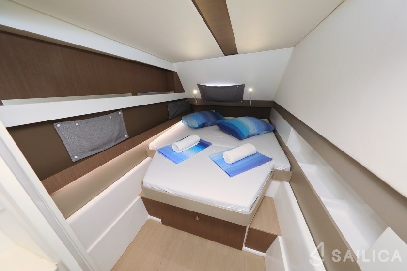 Bali 4.1 - Yacht Charter Sailica