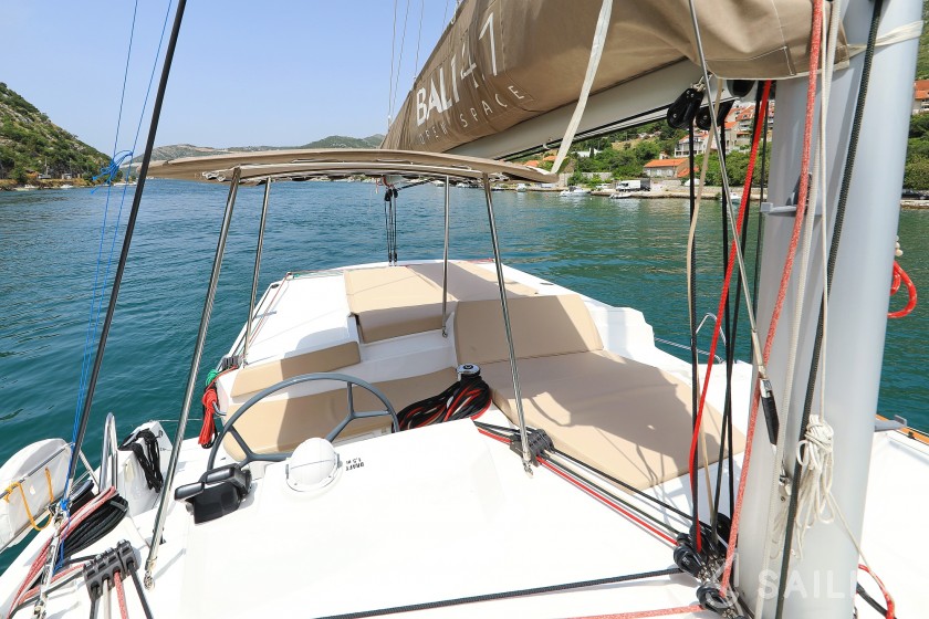 Bali 4.1 - Yacht Charter Sailica