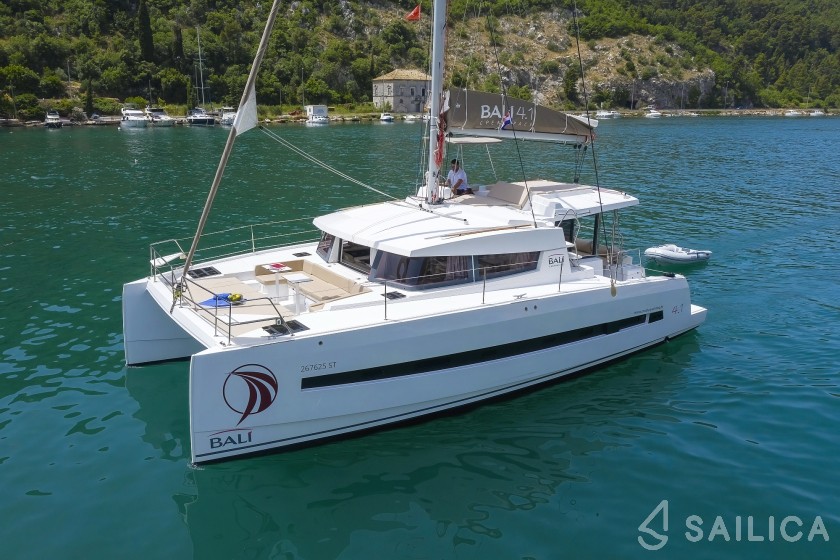 Bali 4.1 - Yacht Charter Sailica
