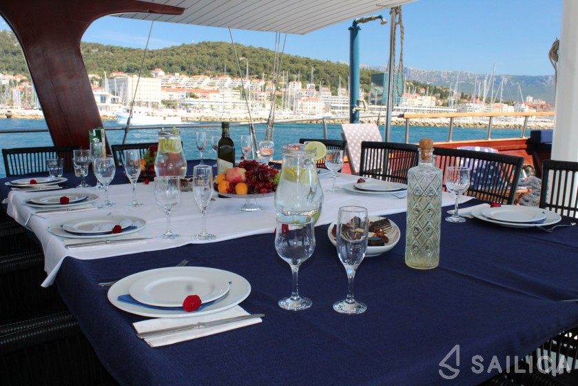 Gulet - Yacht Charter Sailica