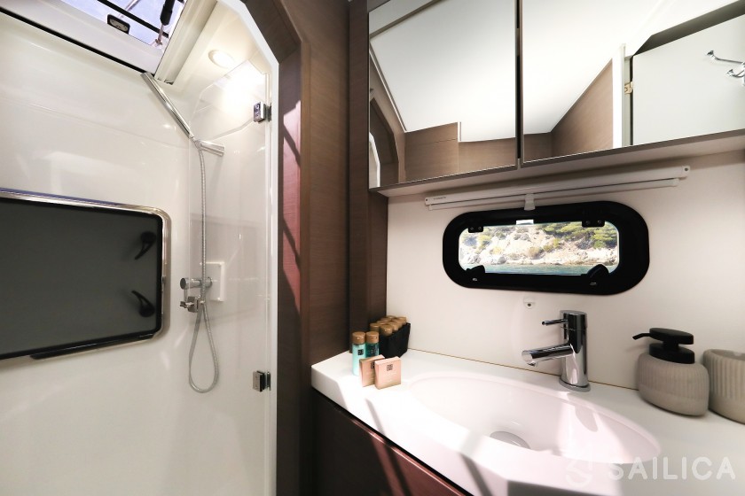 Bali 4.8  - Yacht Charter Sailica