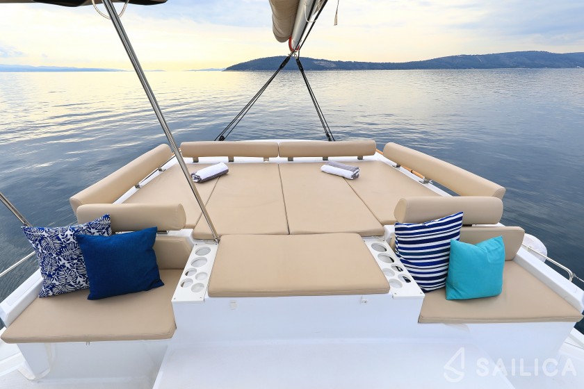 Bali Catspace - Yacht Charter Sailica