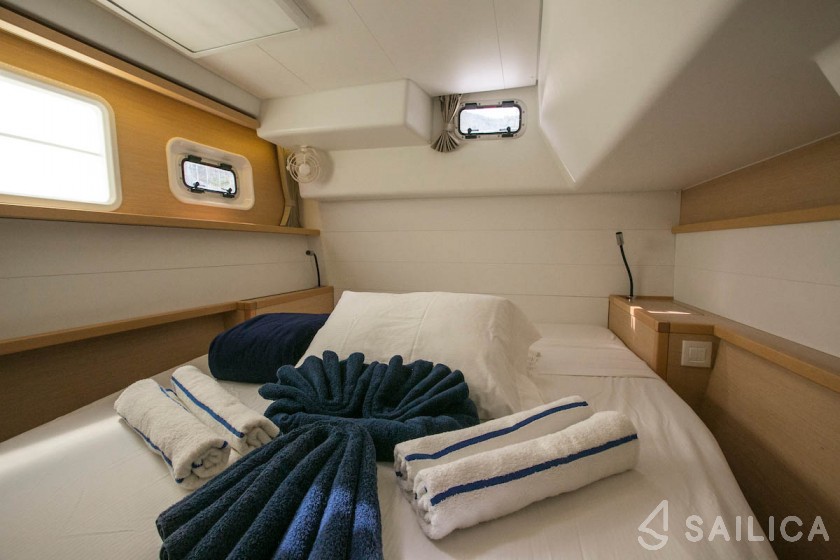 Lagoon 450  Flybridge - Yacht Charter Sailica