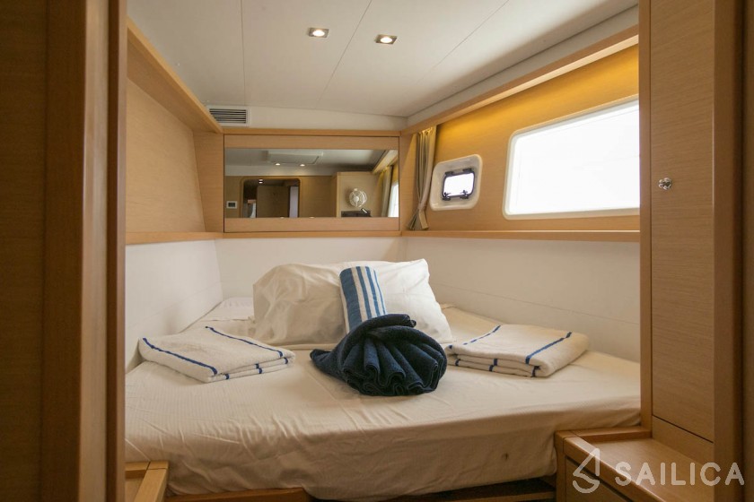 Lagoon 450  Flybridge - Yacht Charter Sailica