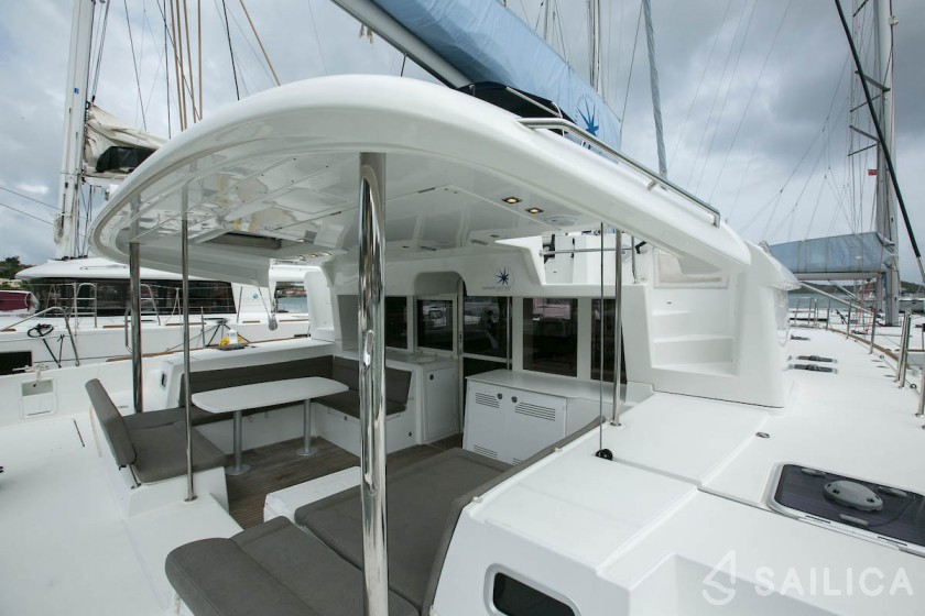 Lagoon 450  Flybridge - Yacht Charter Sailica
