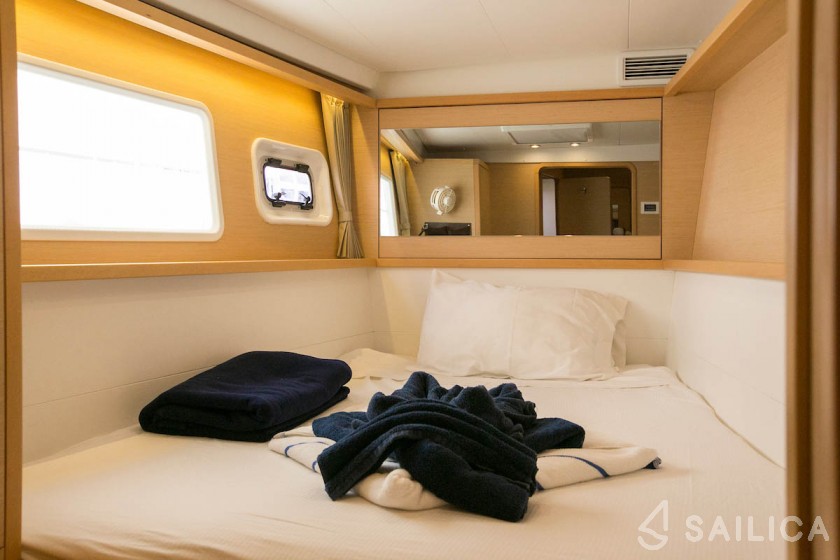 Lagoon 450  Flybridge - Yacht Charter Sailica