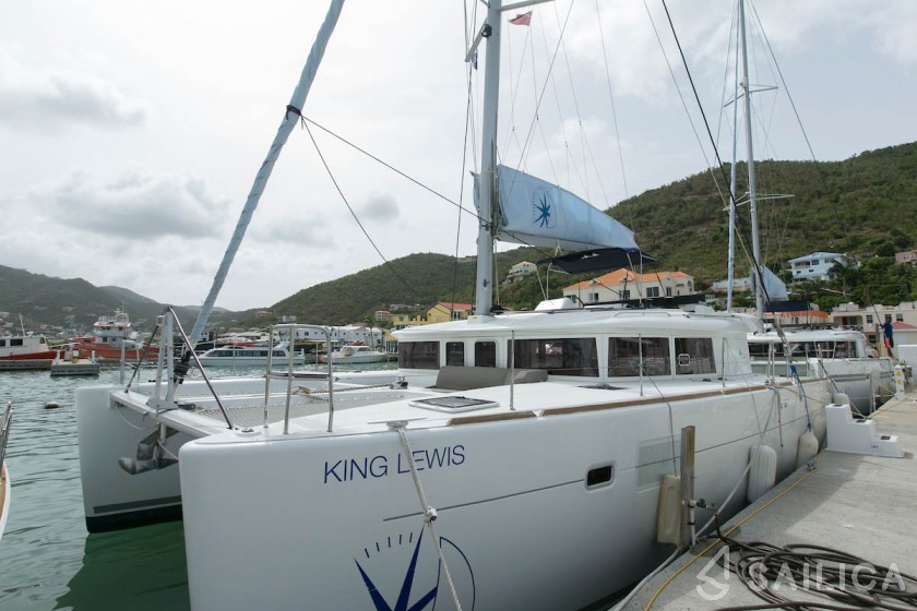 Lagoon 450  Flybridge - Yacht Charter Sailica