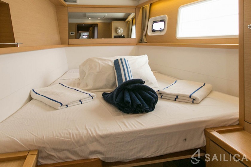 Lagoon 450  Flybridge - Yacht Charter Sailica