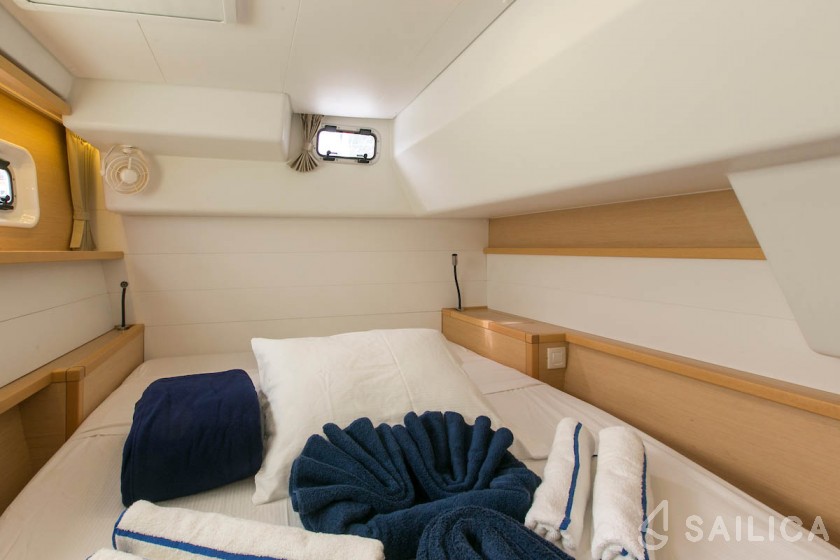Lagoon 450  Flybridge - Yacht Charter Sailica