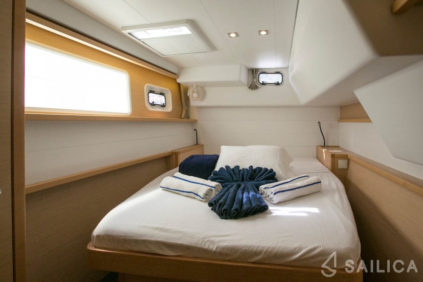 Lagoon 450  Flybridge - Yacht Charter Sailica