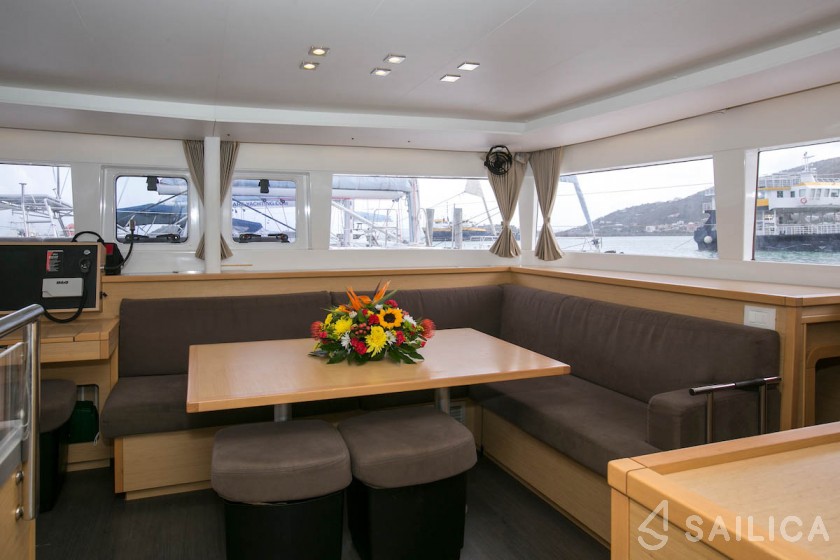 Lagoon 450  Flybridge - Yacht Charter Sailica