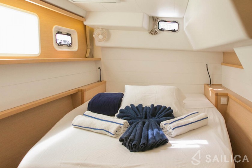 Lagoon 450  Flybridge - Yacht Charter Sailica