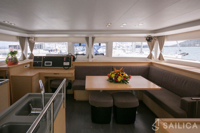 Lagoon 450  Flybridge - Yacht Charter Sailica