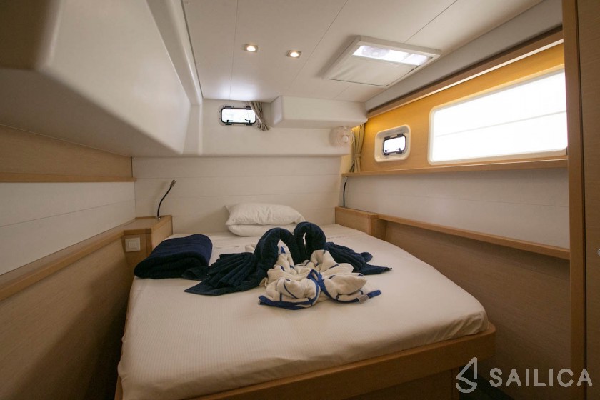 Lagoon 450  Flybridge - Yacht Charter Sailica