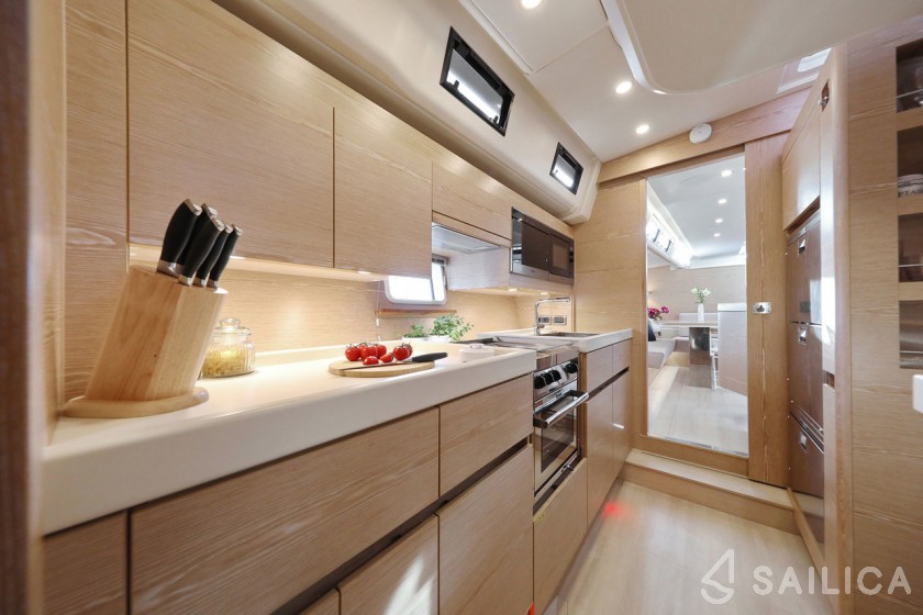 Hanse 675 - 3 cab. - Yacht Charter Sailica
