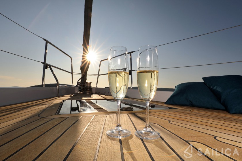 Hanse 675 - 3 cab. - Yacht Charter Sailica