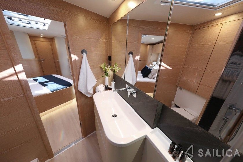 Hanse 675 - 3 cab. - Yacht Charter Sailica