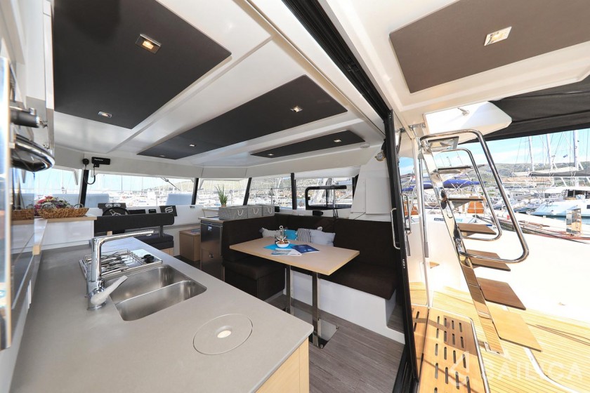 MY 37 - Yacht Charter Sailica