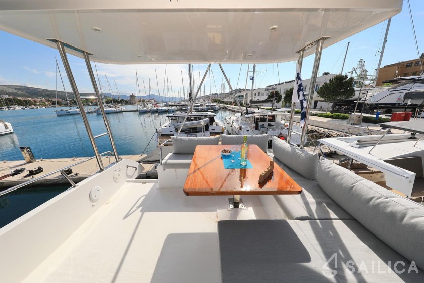 MY 37 - Yacht Charter Sailica