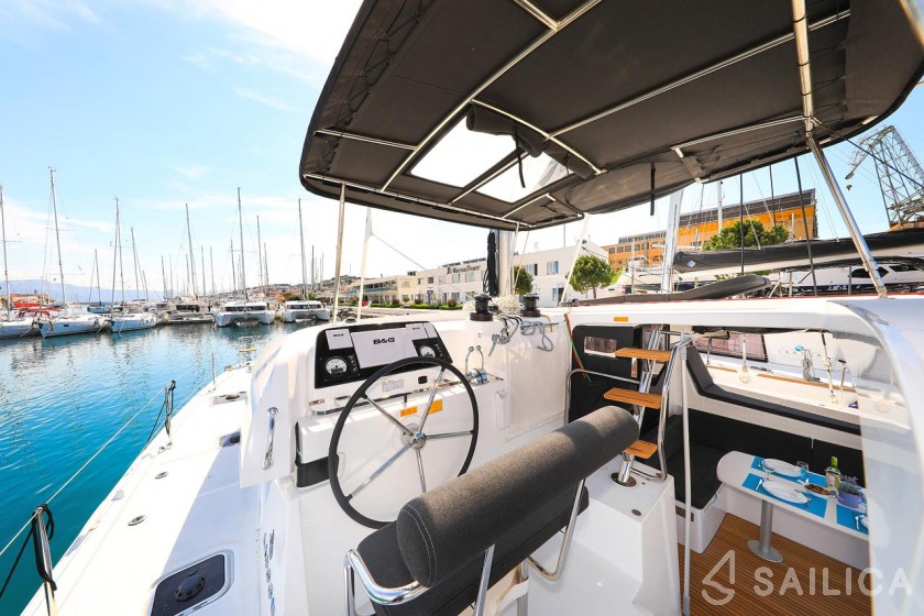Lagoon 42 - Yacht Charter Sailica