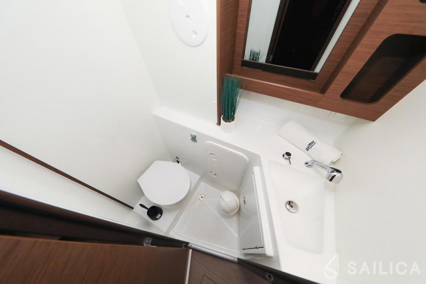 Lagoon 42 - Yacht Charter Sailica