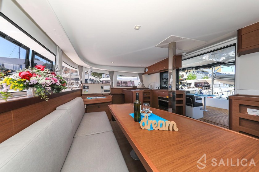 Lagoon 42 - Yacht Charter Sailica