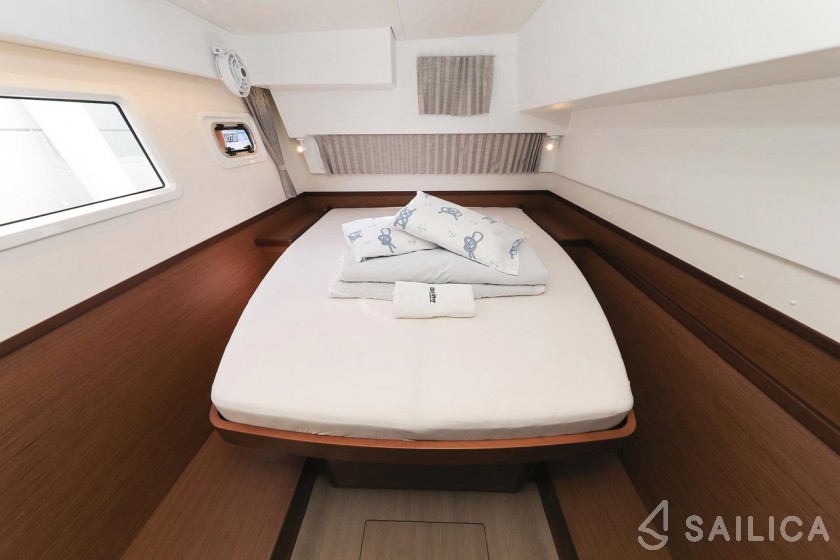 Lagoon 42 - Yacht Charter Sailica