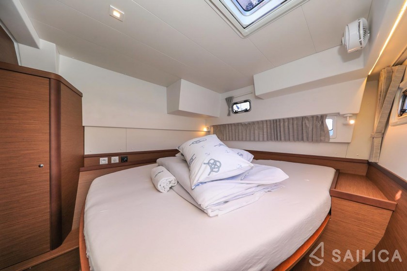 Lagoon 42 - Yacht Charter Sailica
