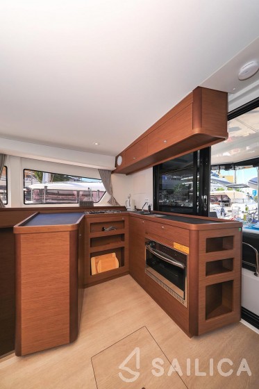 Lagoon 42 - Yacht Charter Sailica