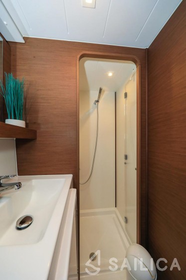 Lagoon 42 - Yacht Charter Sailica