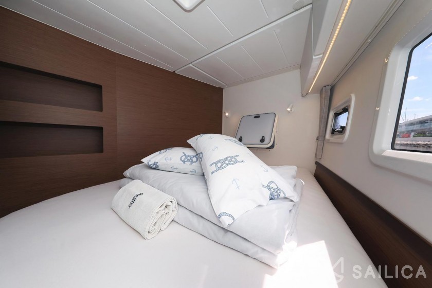 Lagoon 42 - Yacht Charter Sailica