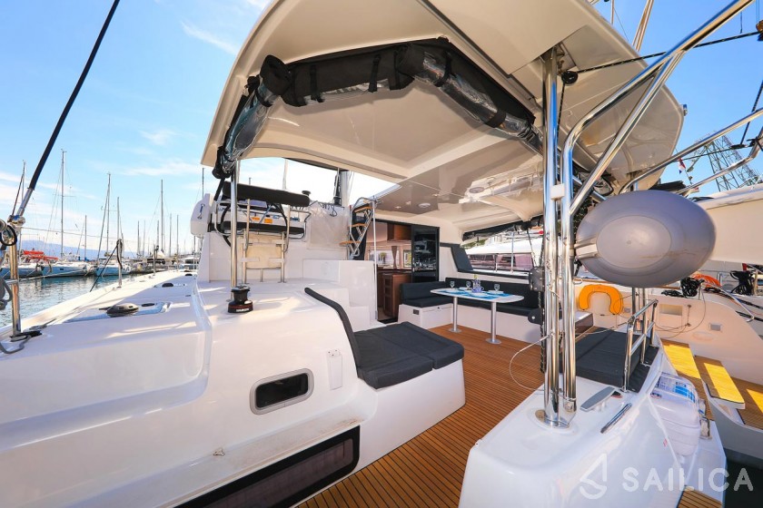 Lagoon 42 - Yacht Charter Sailica