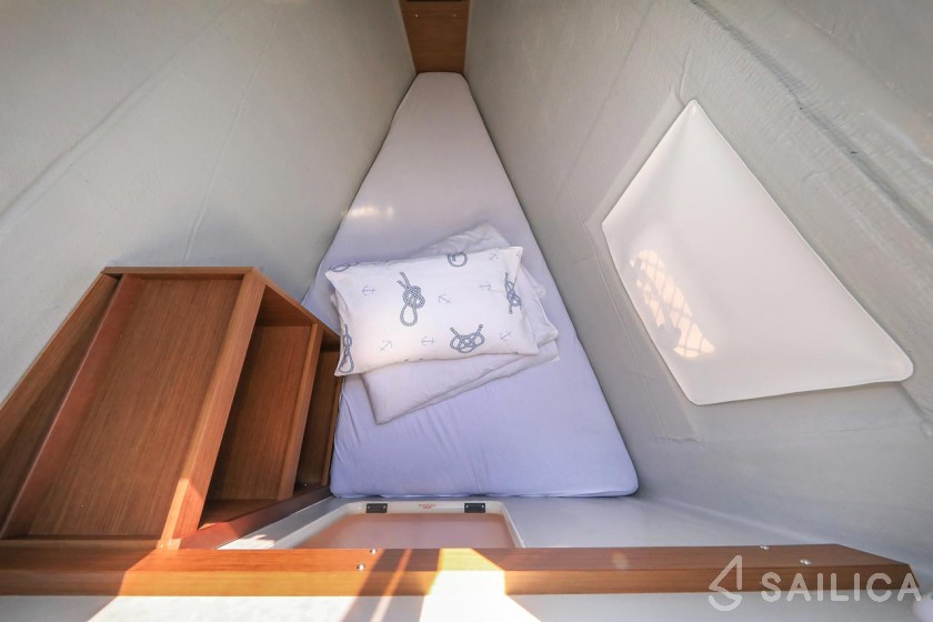 Lagoon 42 - Yacht Charter Sailica