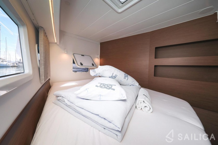 Lagoon 42 - Yacht Charter Sailica